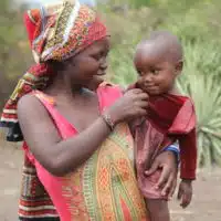veronique-cloitre-Fluidite-Jeune-femme-Massai-et-son-enfant