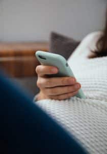 Coronavirus enceinte maternité accès père soutien